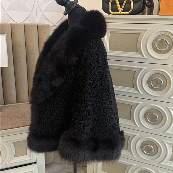 Fox fur trimmed cape large - Picture 5 of 11